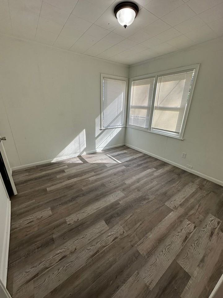 5023 East Linwood Boulevard - Photo 5 of 11