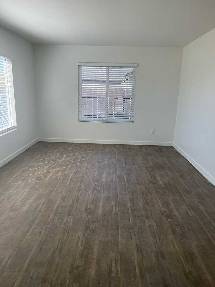 11273 Pegasus Ave - Photo 2 of 15