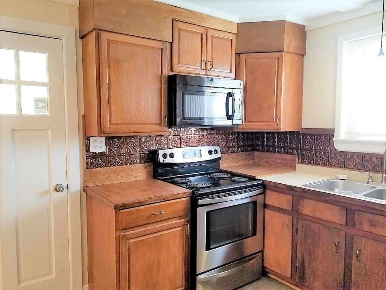 142 Booker Street - Photo 3 of 11