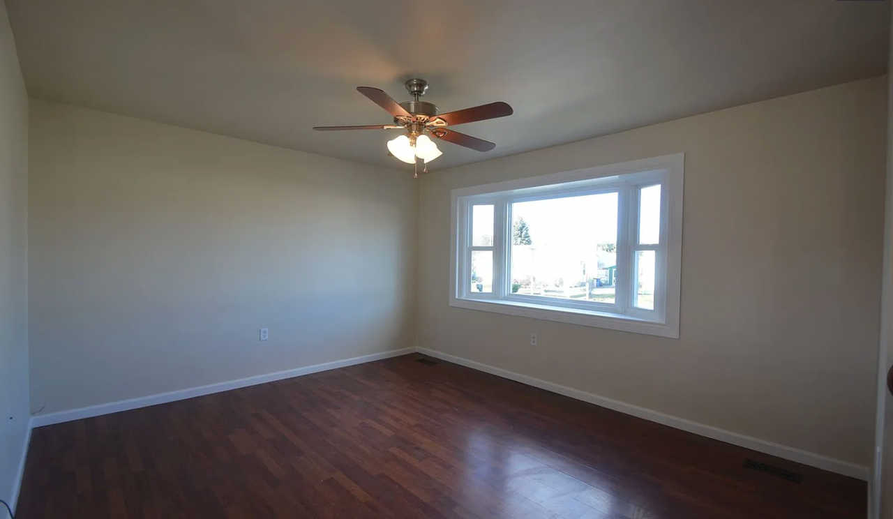 431 North School Lane - Photo 2 of 15