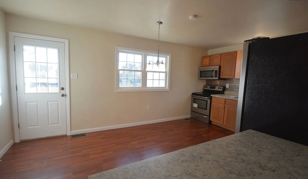 431 North School Lane - Photo 3 of 15