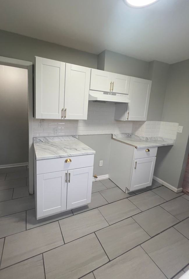 14027 S Mackinaw Ave - Photo 6 of 11