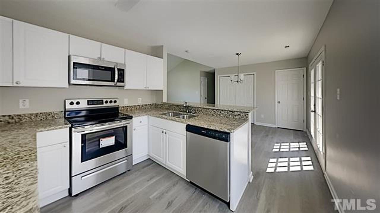 905 Dale St - Photo 3 of 13