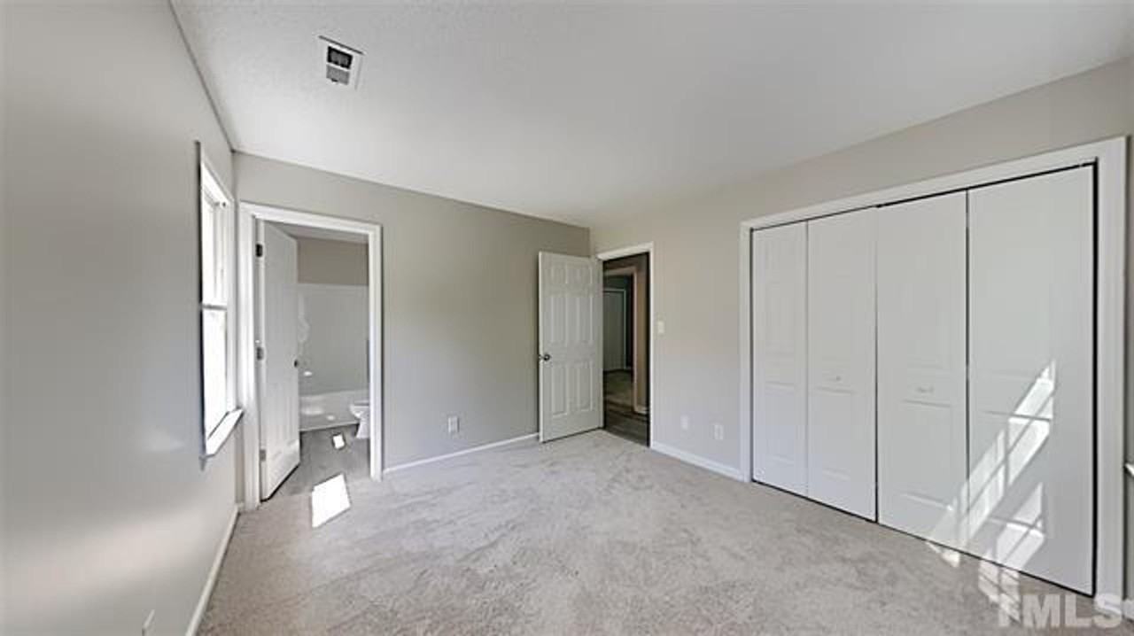 905 Dale St - Photo 5 of 13