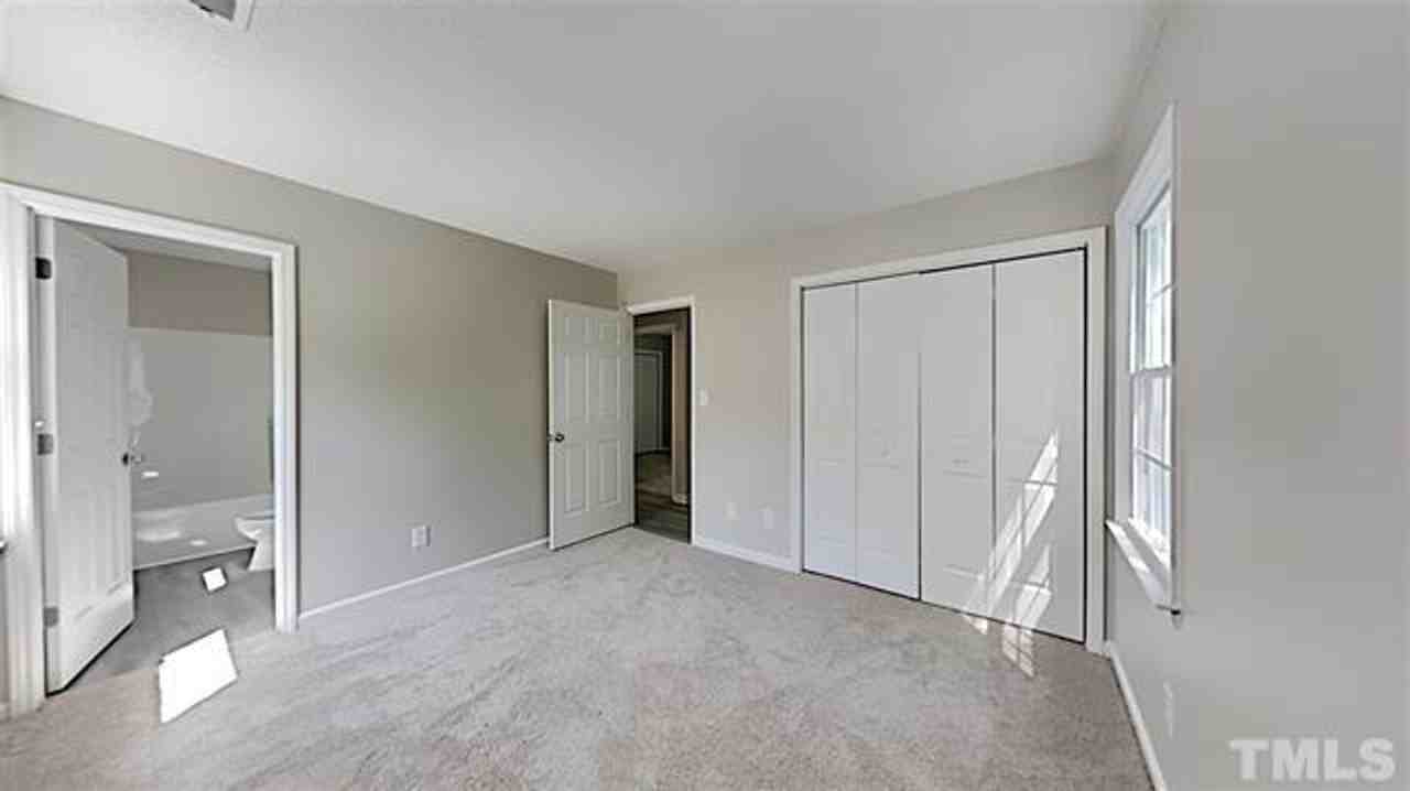 905 Dale St - Photo 6 of 13