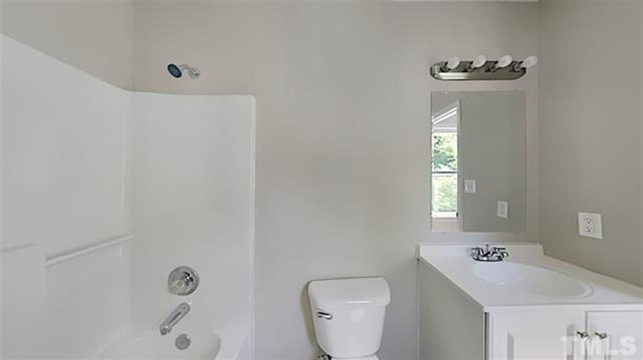 905 Dale St - Photo 7 of 13