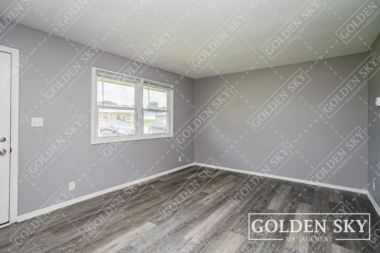 210 South Keystone Circle - Photo 2 of 16