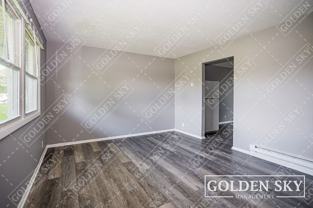 210 South Keystone Circle - Photo 3 of 16