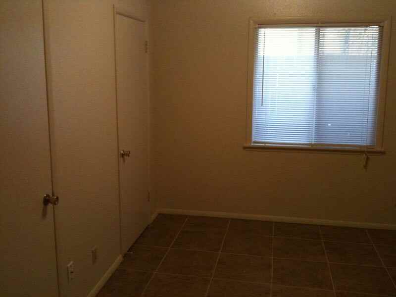 2521 Center St - Photo 3 of 4