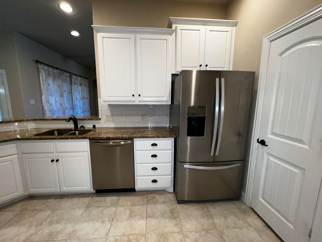 3921 Cameron Ln - Photo 3 of 46