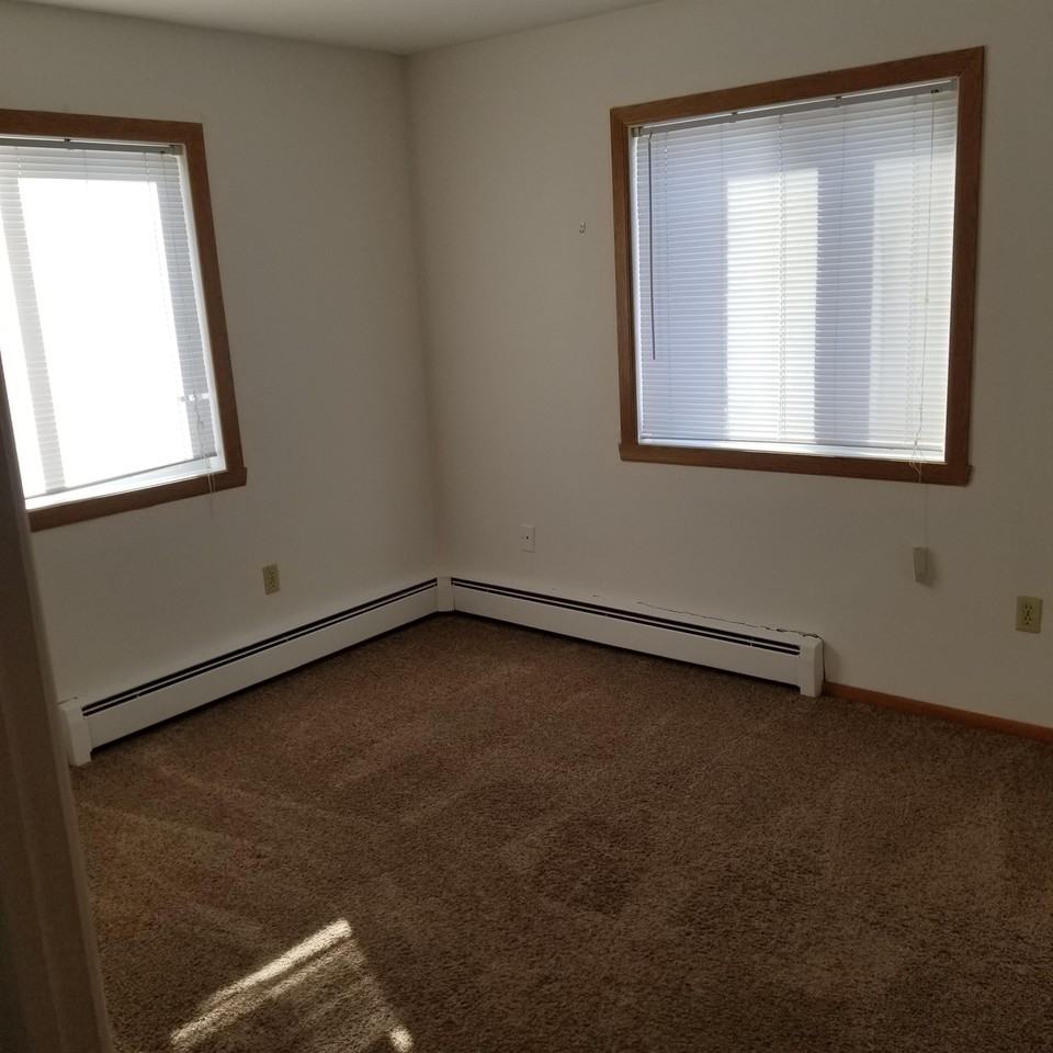 327 Main Street East - Photo 4 of 6