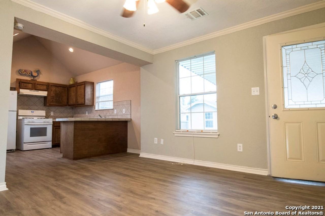 1746 Schley Avenue - Photo 2 of 5