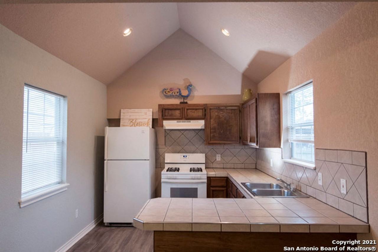 1746 Schley Avenue - Photo 3 of 5