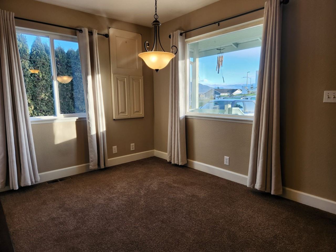 313 East Main Street - Photo 5 of 12