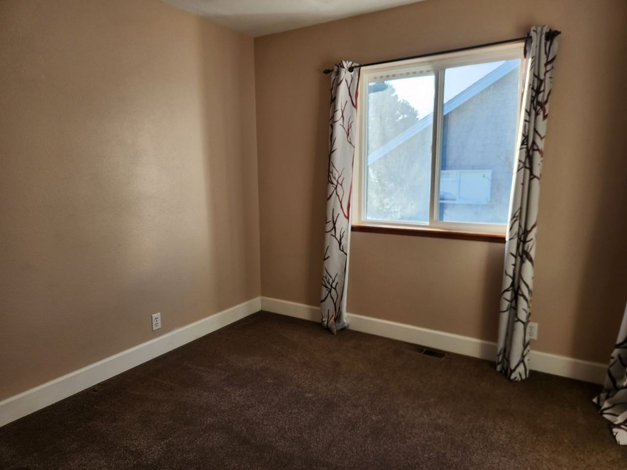 313 East Main Street - Photo 7 of 12