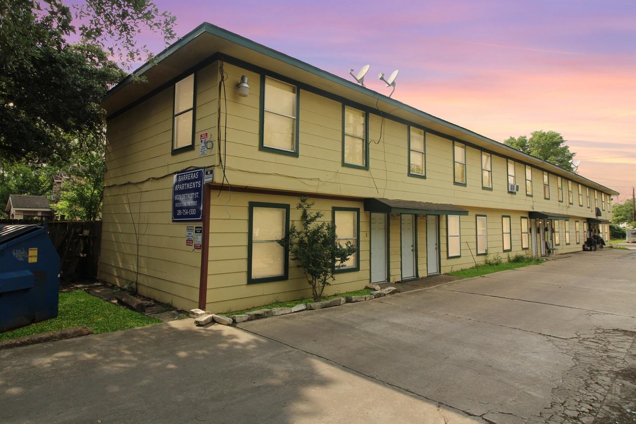 8029 Detroit Street - Photo 3 of 5