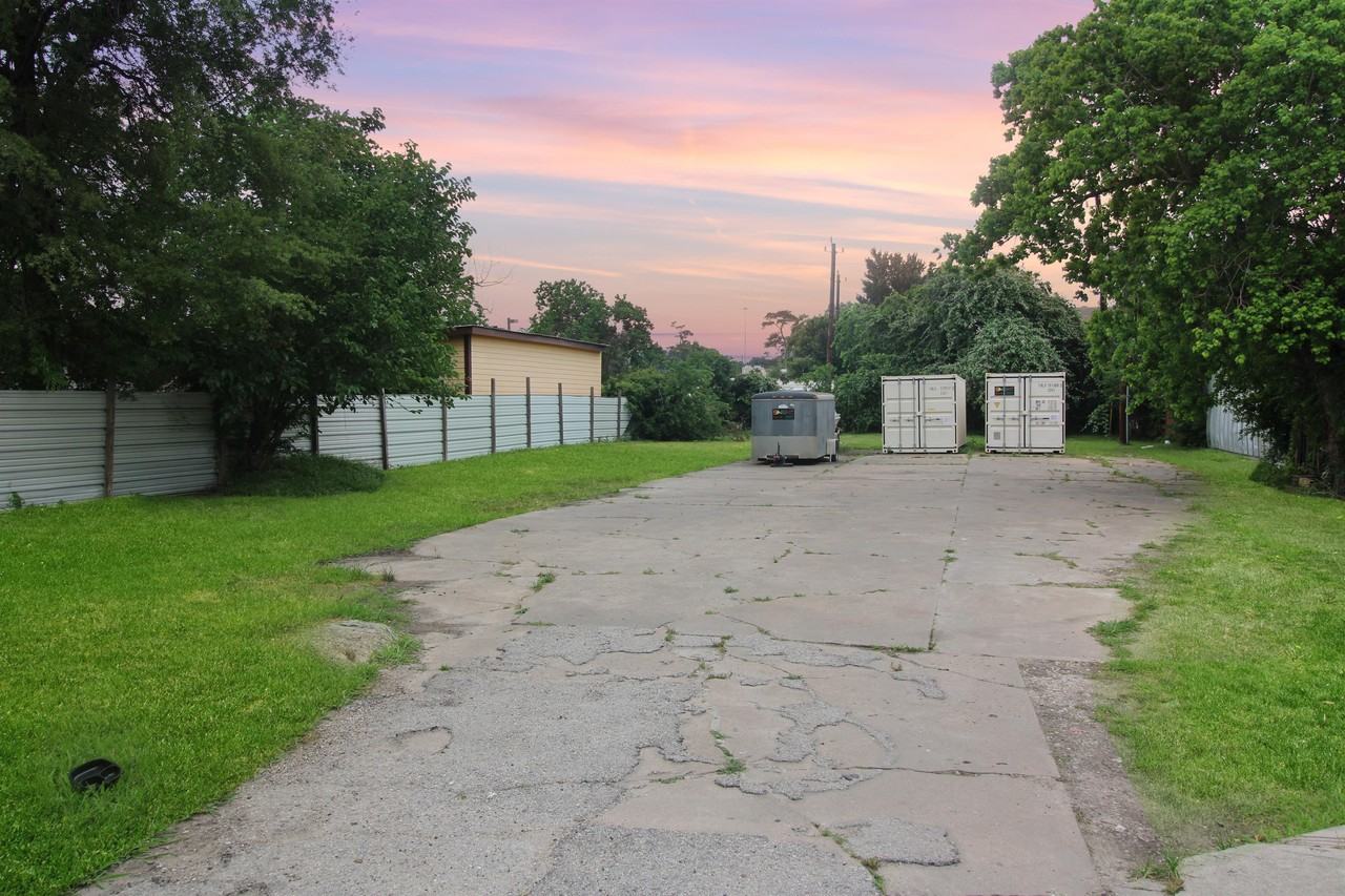 8029 Detroit Street - Photo 4 of 5