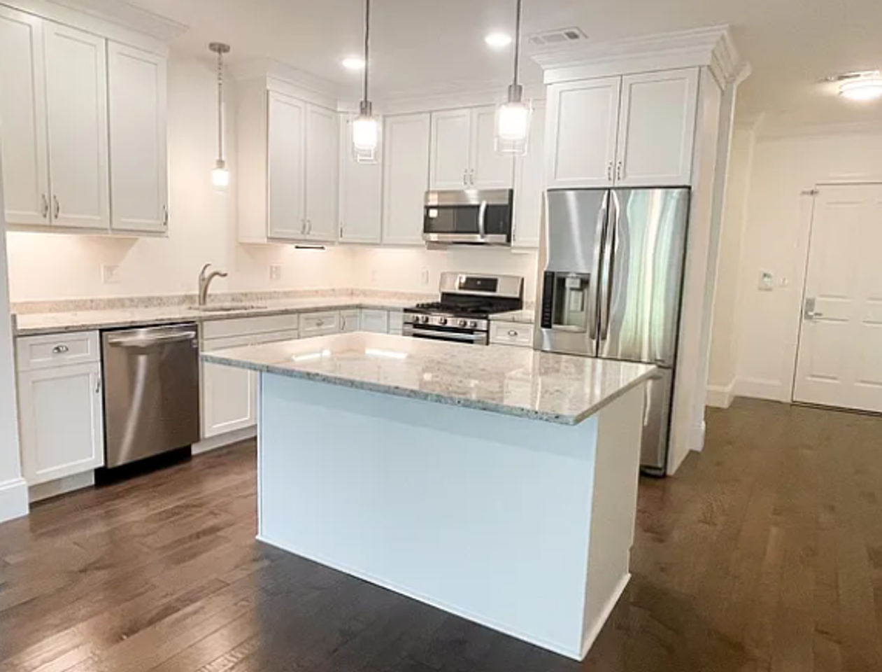 8 Island Court - Photo 4 of 17