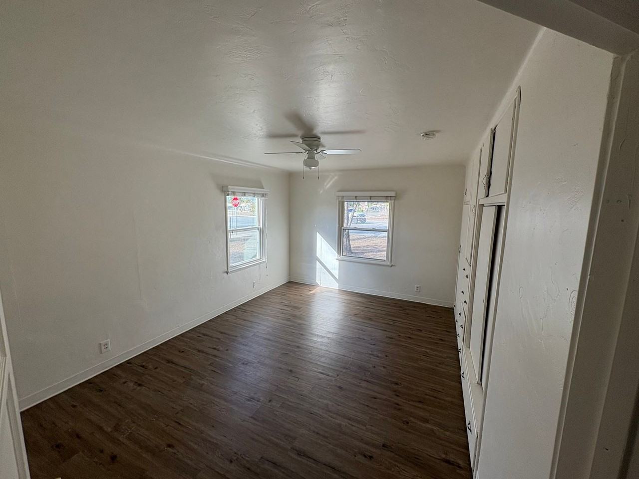 802 East Main Street - Photo 3 of 11