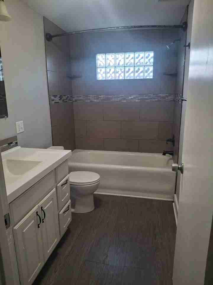 1308 W College St - Photo 2 of 7