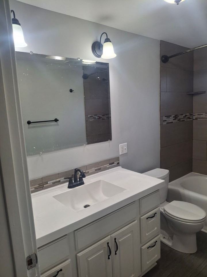 1308 W College St - Photo 3 of 7