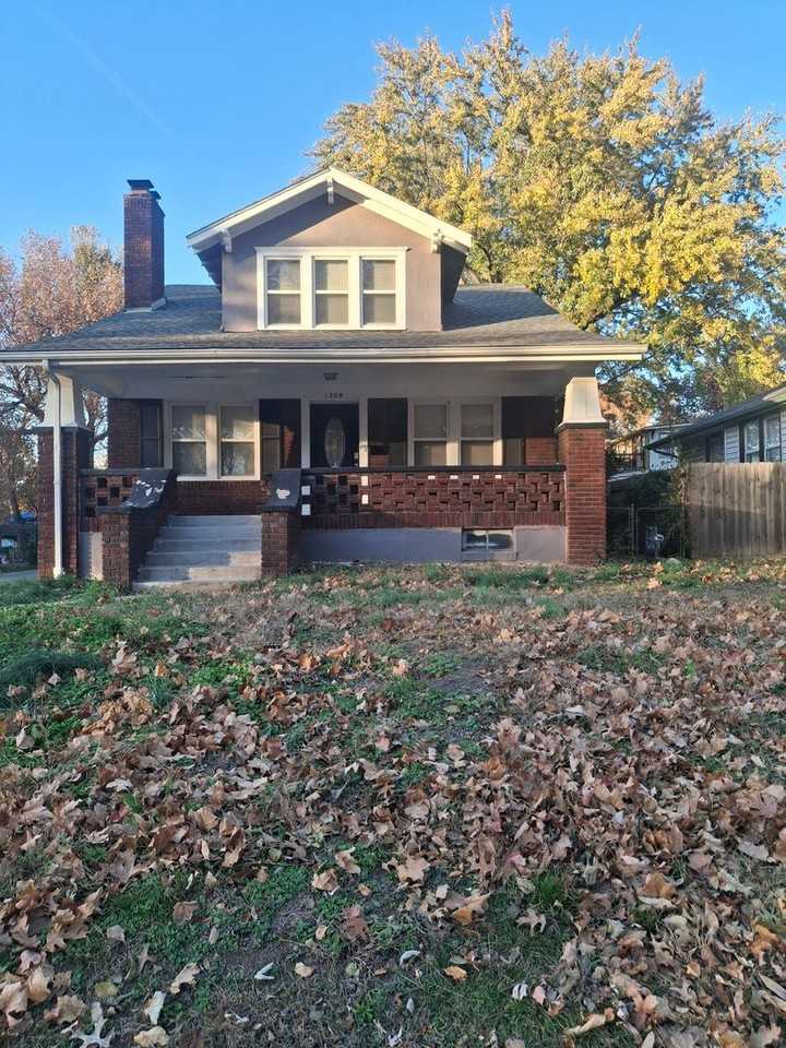 1308 W College St - Photo 5 of 7