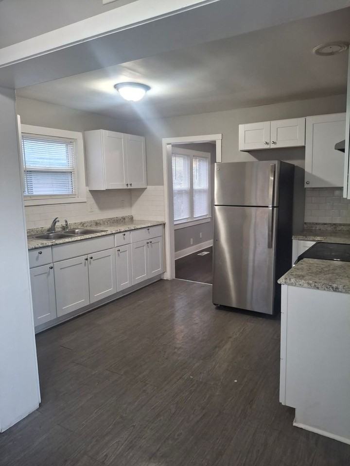 1308 W College St - Photo 7 of 7