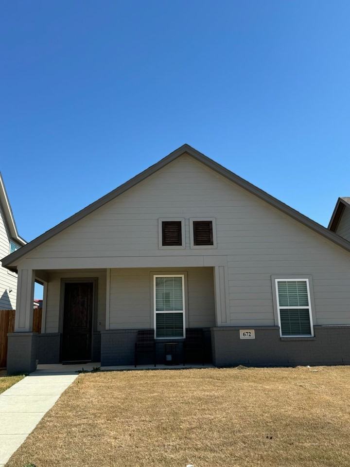 672 The Cottages Drive - Photo 3 of 24