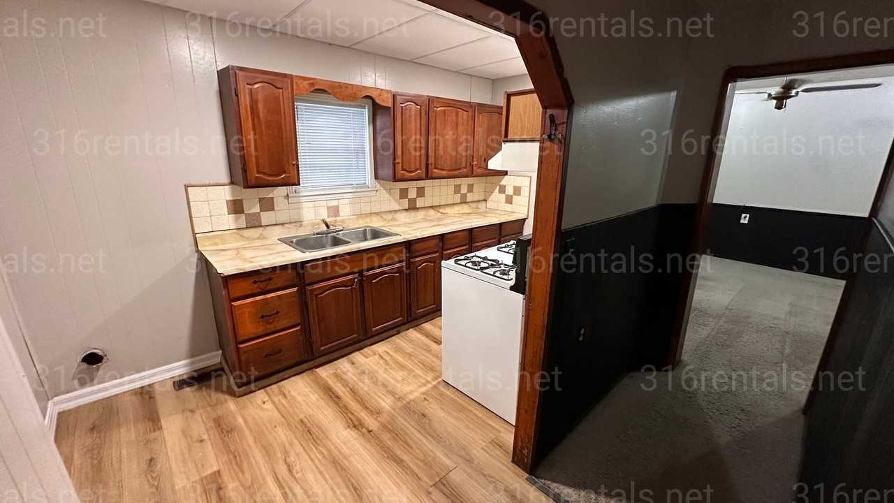 1727 N Santa Fe St - Photo 5 of 16