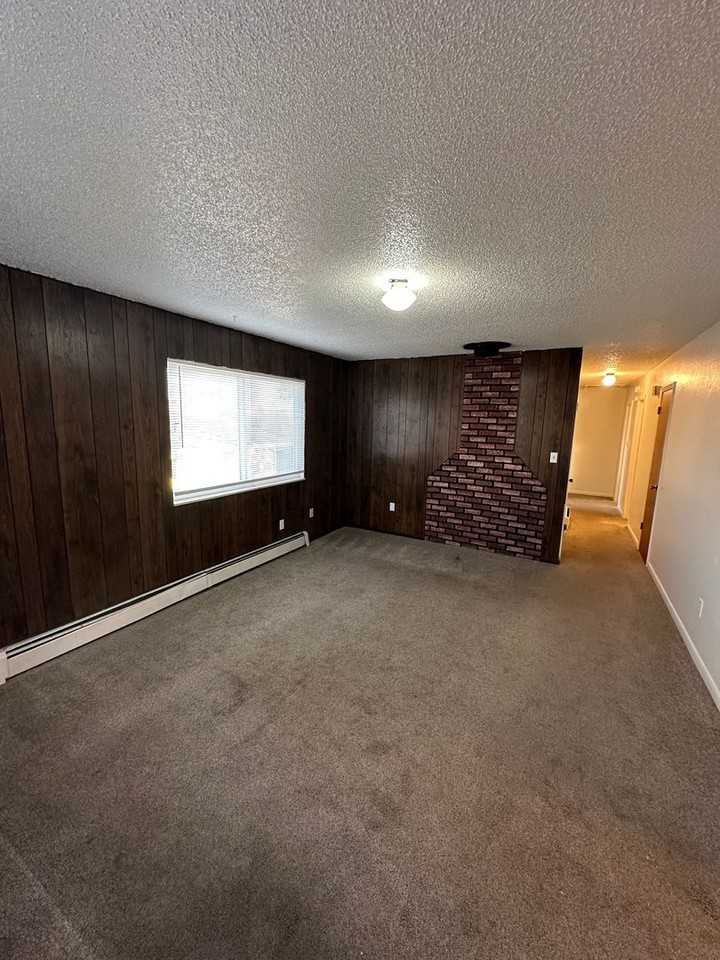 1304 29th St - Photo 2 of 20