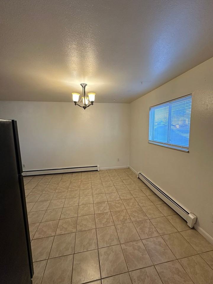 1304 29th St - Photo 4 of 20