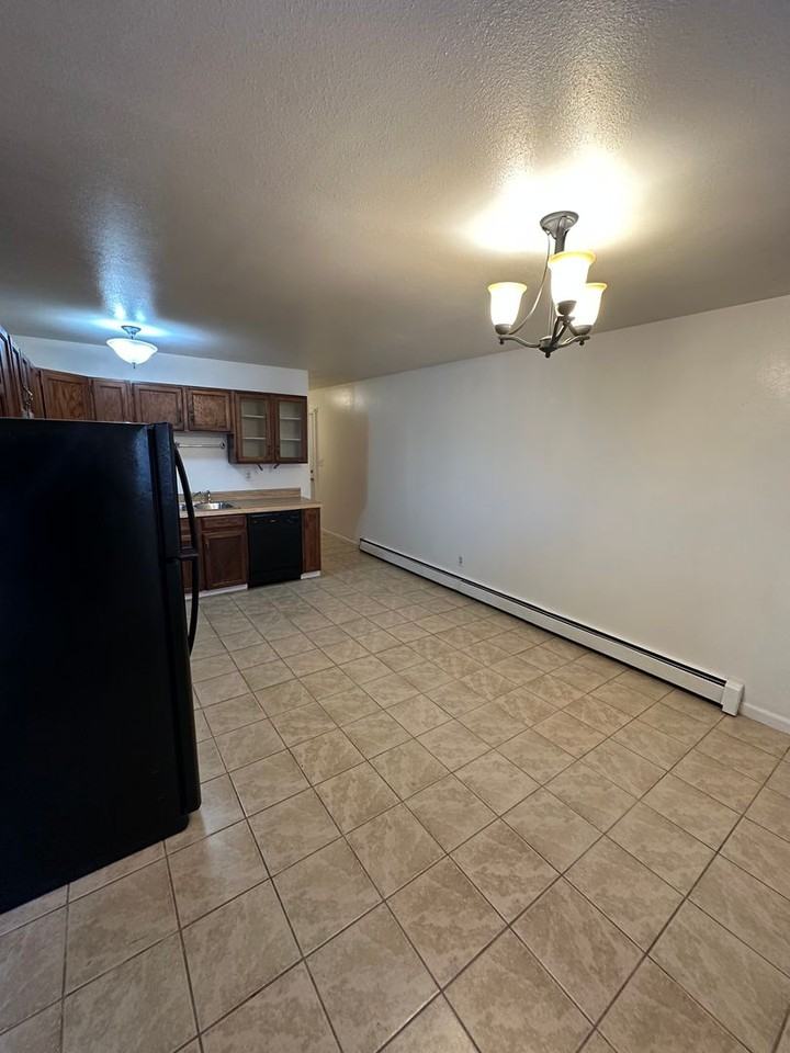 1304 29th St - Photo 5 of 20