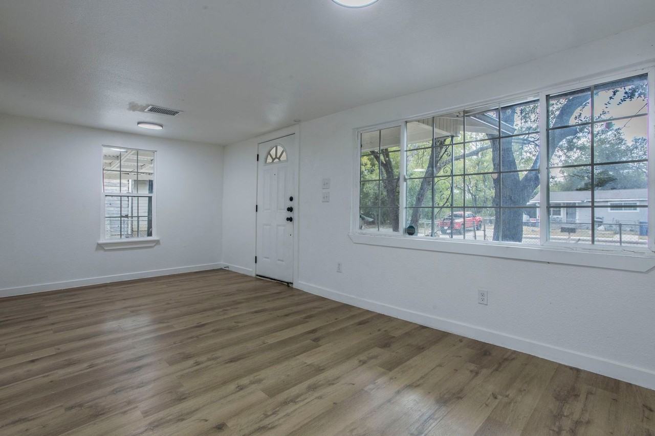 5807 Mayo Drive - Photo 3 of 15