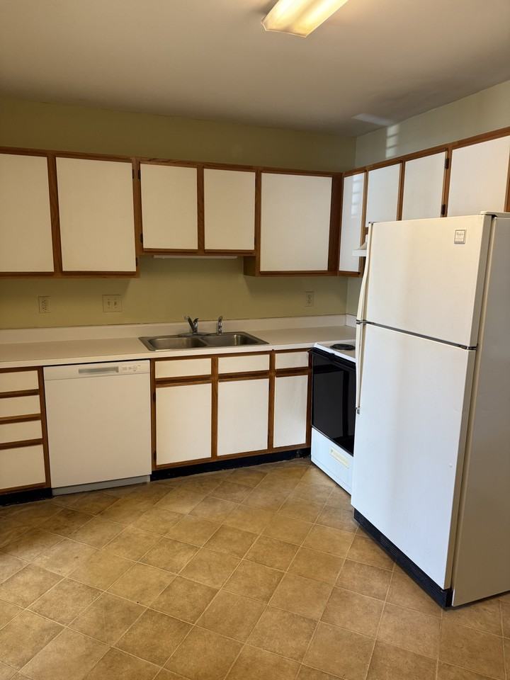 3320 Bridges Street Apt 9 - Photo 4 of 11