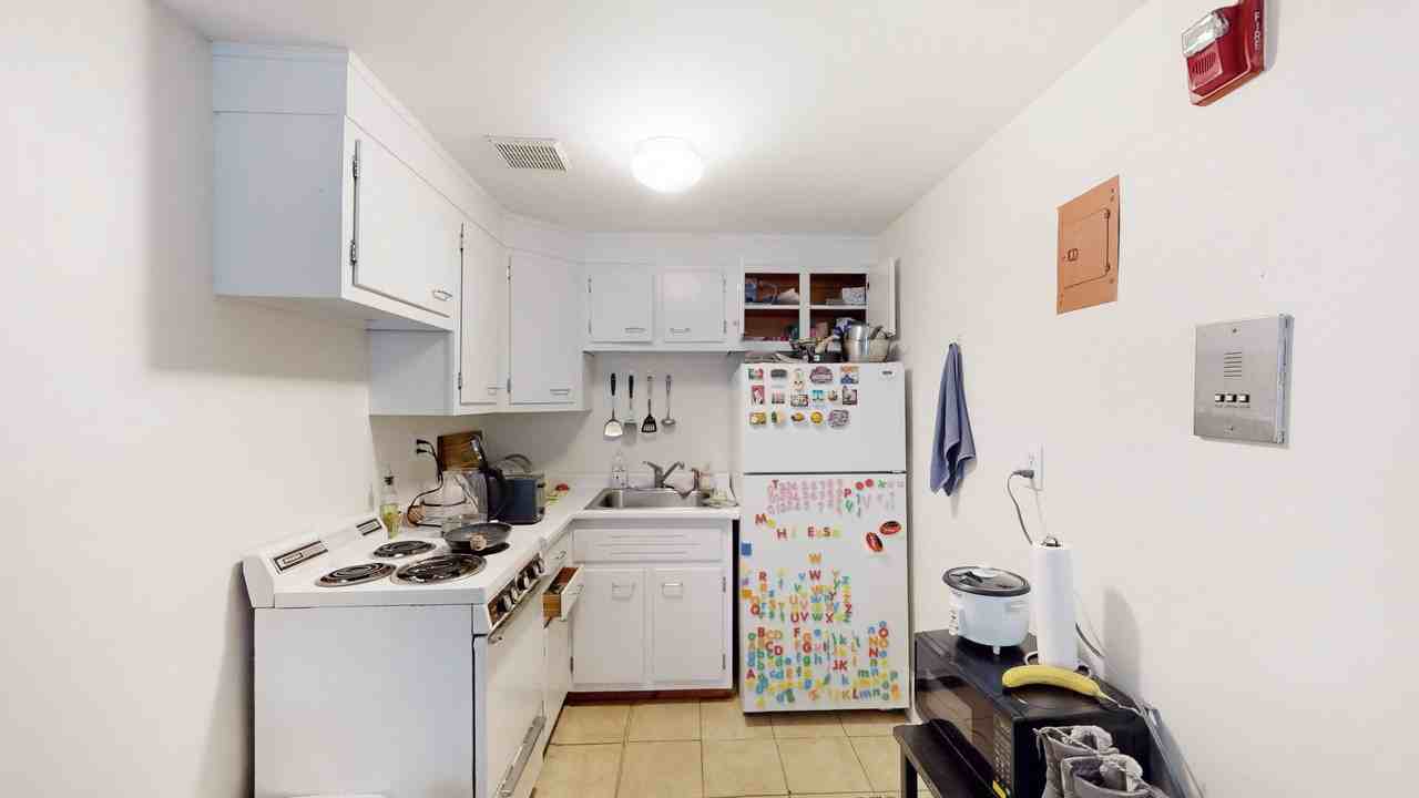 1073 Beacon St - Photo 5 of 9