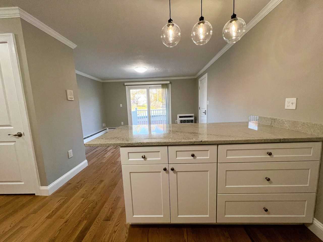 East Manor - Photo 4 of 26