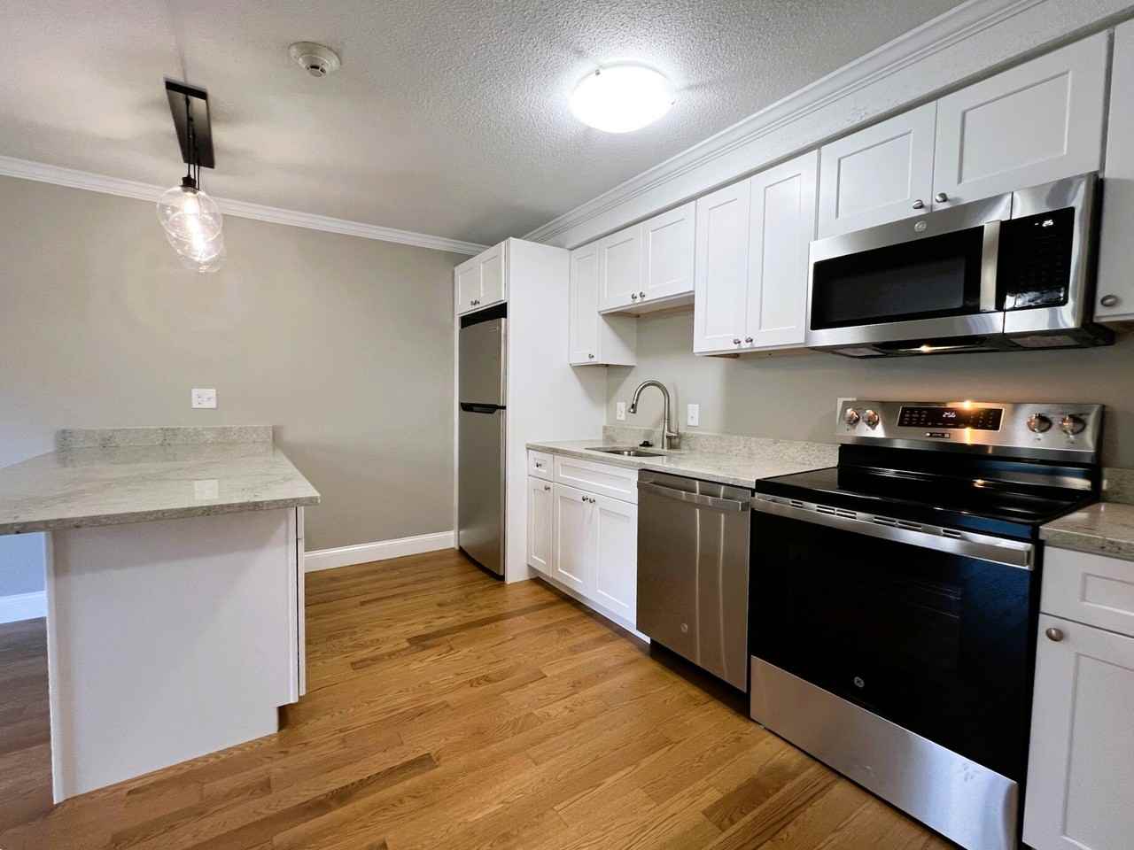 East Manor - Photo 6 of 26