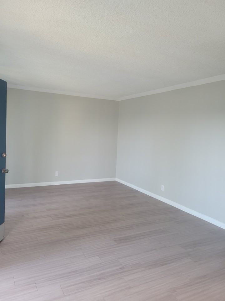 Portland Manor Apartments - Photo 2 of 7