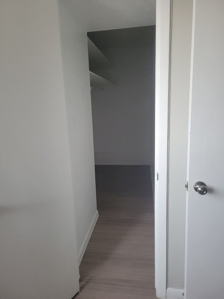 Portland Manor Apartments - Photo 6 of 7