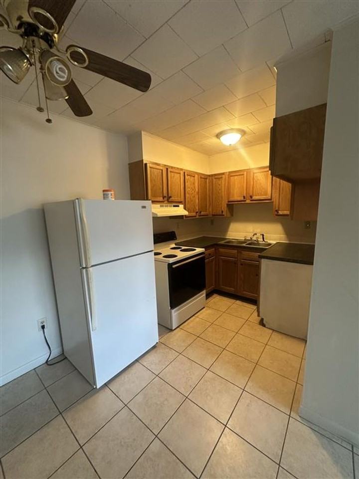 200 W Commercial St - Photo 5 of 10