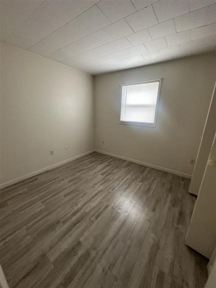 200 W Commercial St - Photo 7 of 10