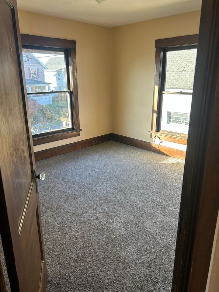 1432 Louisiana Ave Nw - Photo 7 of 10