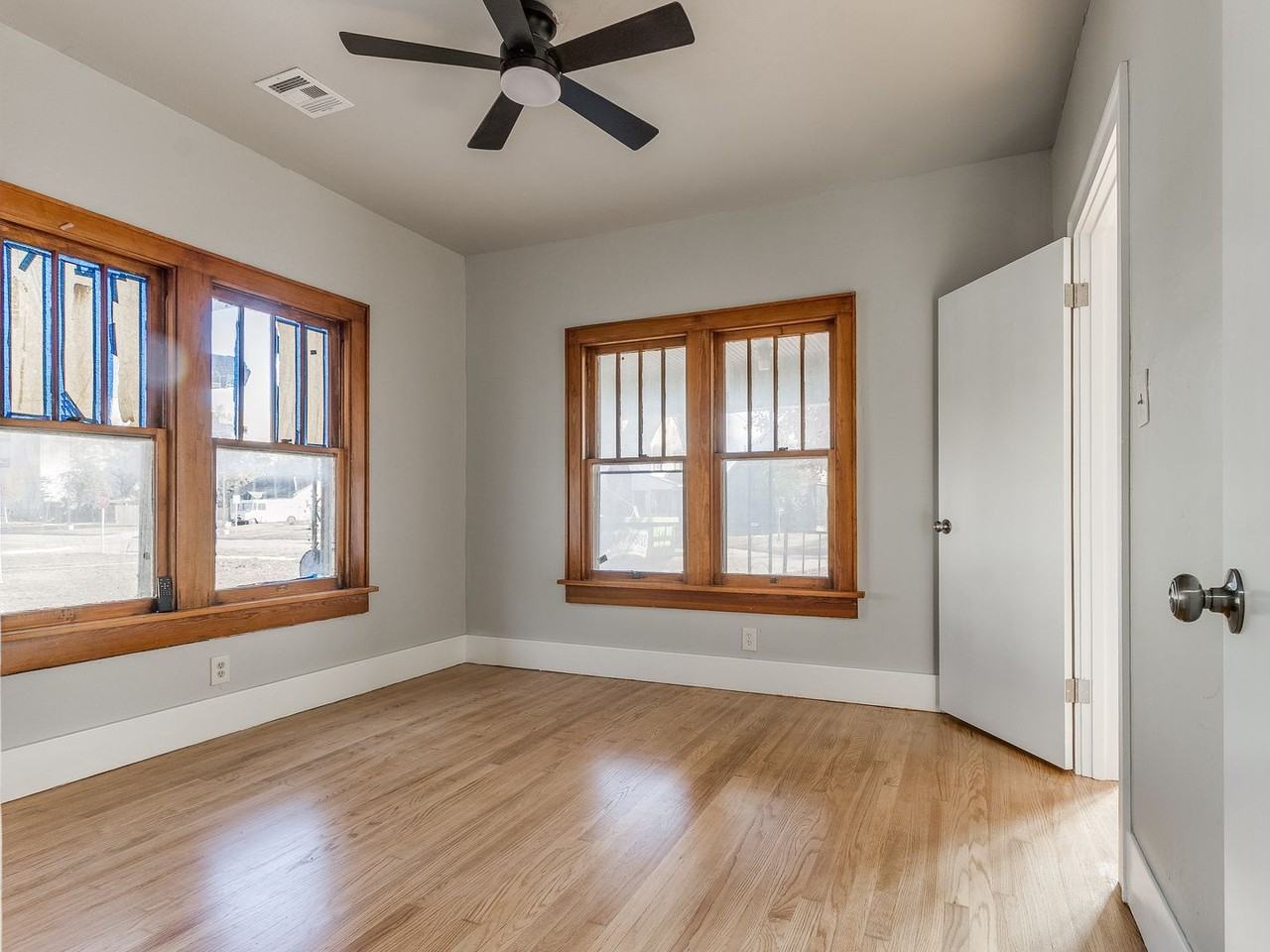 207 West Main Street - Photo 4 of 15