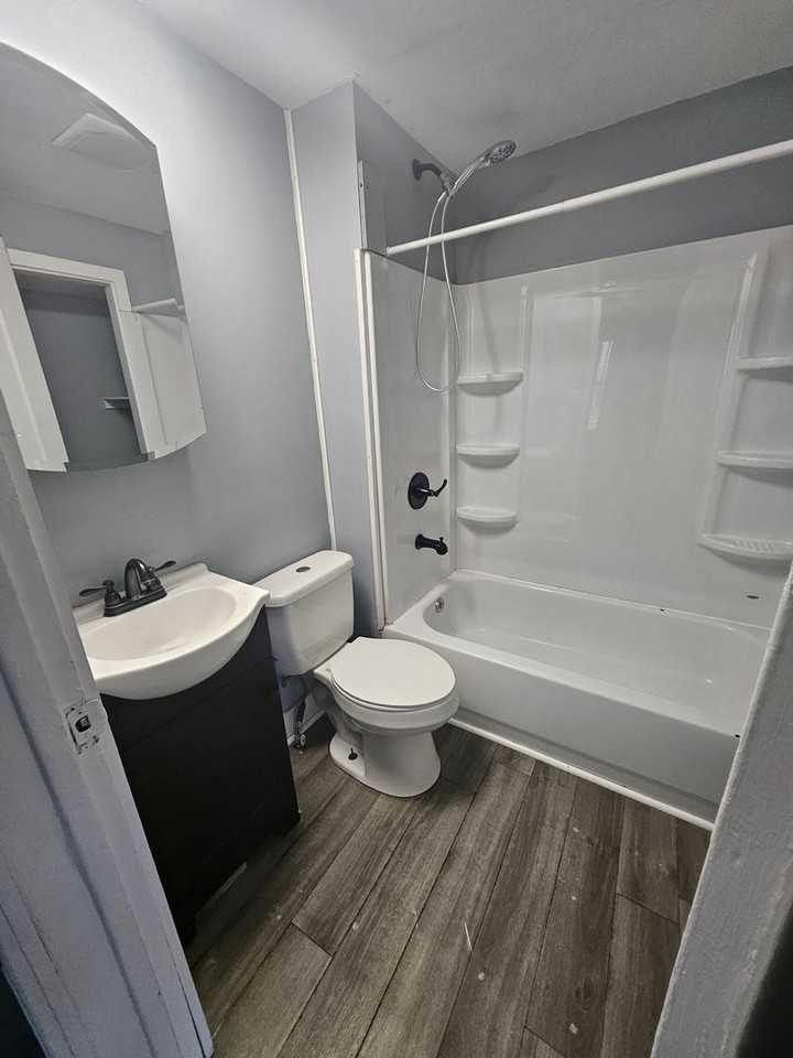 213 E 28th St #1 - Photo 3 of 10