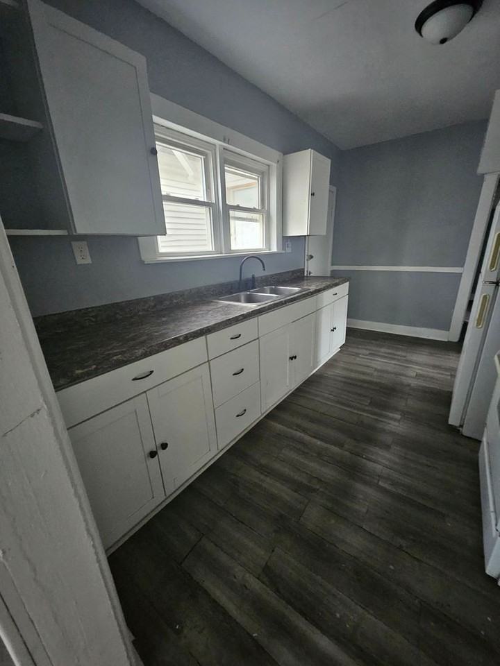 213 E 28th St #1 - Photo 7 of 10