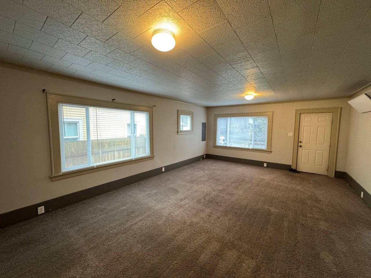 1120 Grant St - Photo 5 of 22