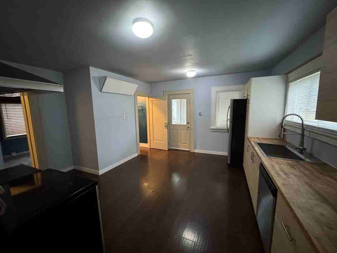 1120 Grant St - Photo 7 of 22