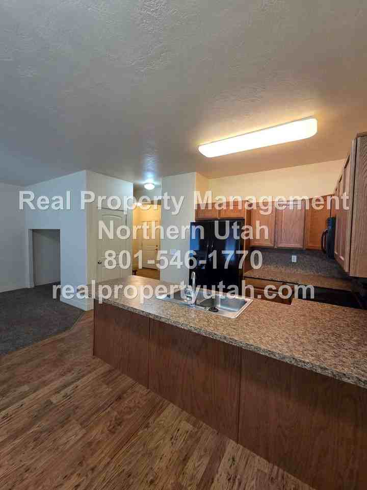 3385 Brynn Ave - Photo 6 of 26