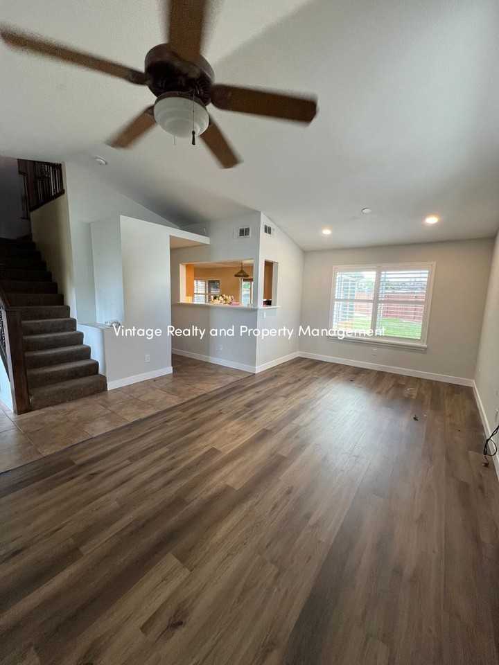 387 Teresa Place - Photo 5 of 29