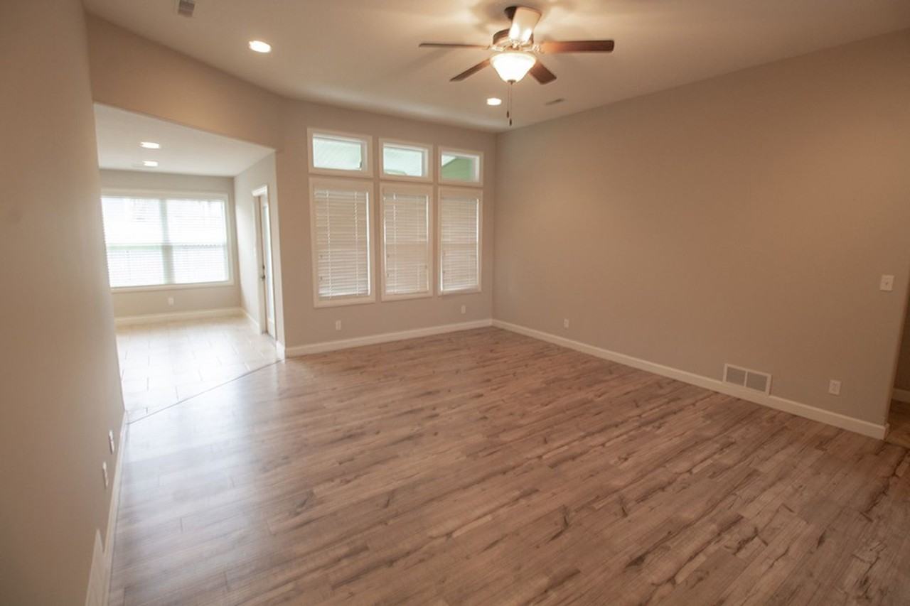 7410 Oakley Dr - Photo 5 of 35